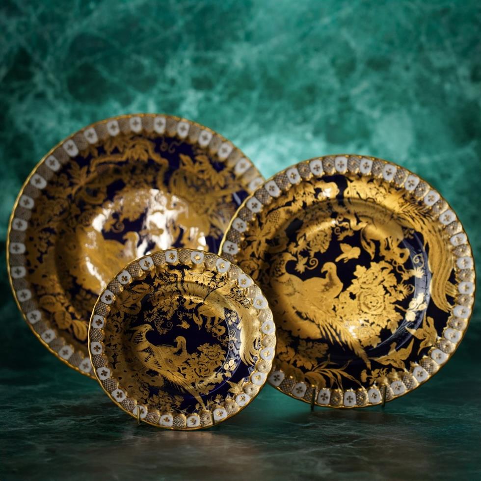 Antiques & Decorative Objects on 06/11/2025