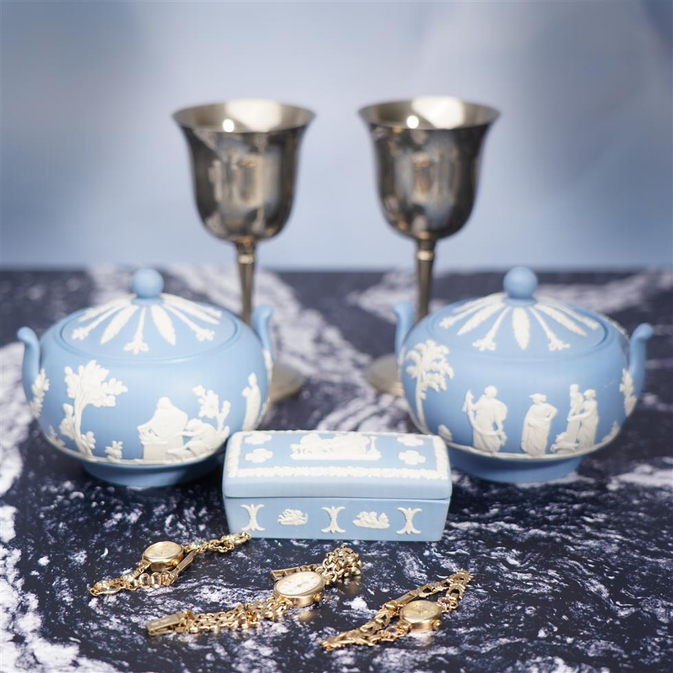 Affordable Antiques & Collectors on 06/11/2025