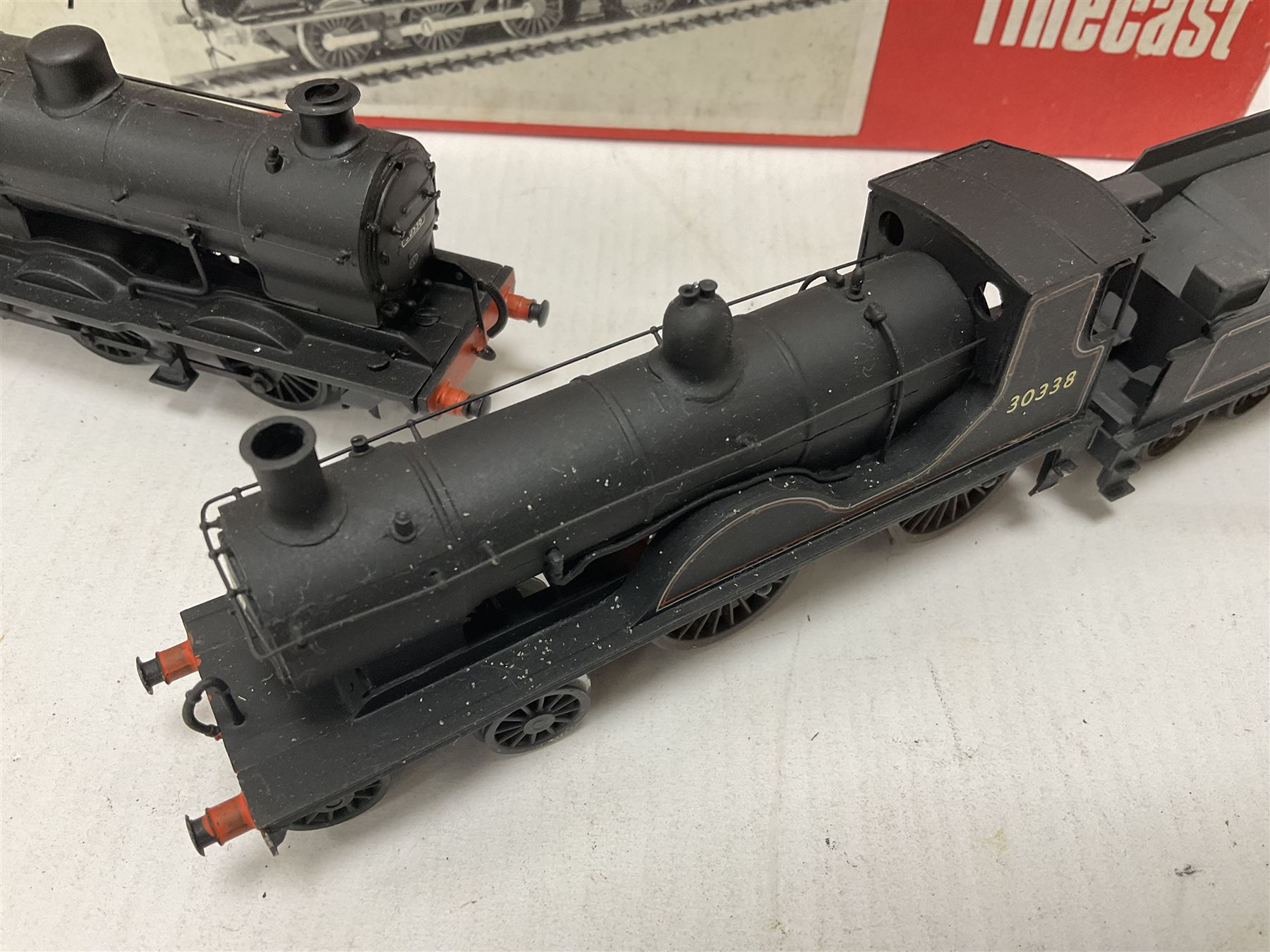 ‘00’ gauge - two kit built steam locomotive and tenders comprising SR/BR Class Q 0-6-0 no.30536 finished in BR black; SR/BR T9 Greyhounds Class 0-6-0 no.30338 finished in BR black; with Wills Finecast boxes (2) 