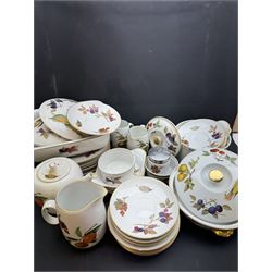 Royal Worcester Evesham pattern part tea and dinner service, including teapot, eight dinner plates, eight side plates etc 