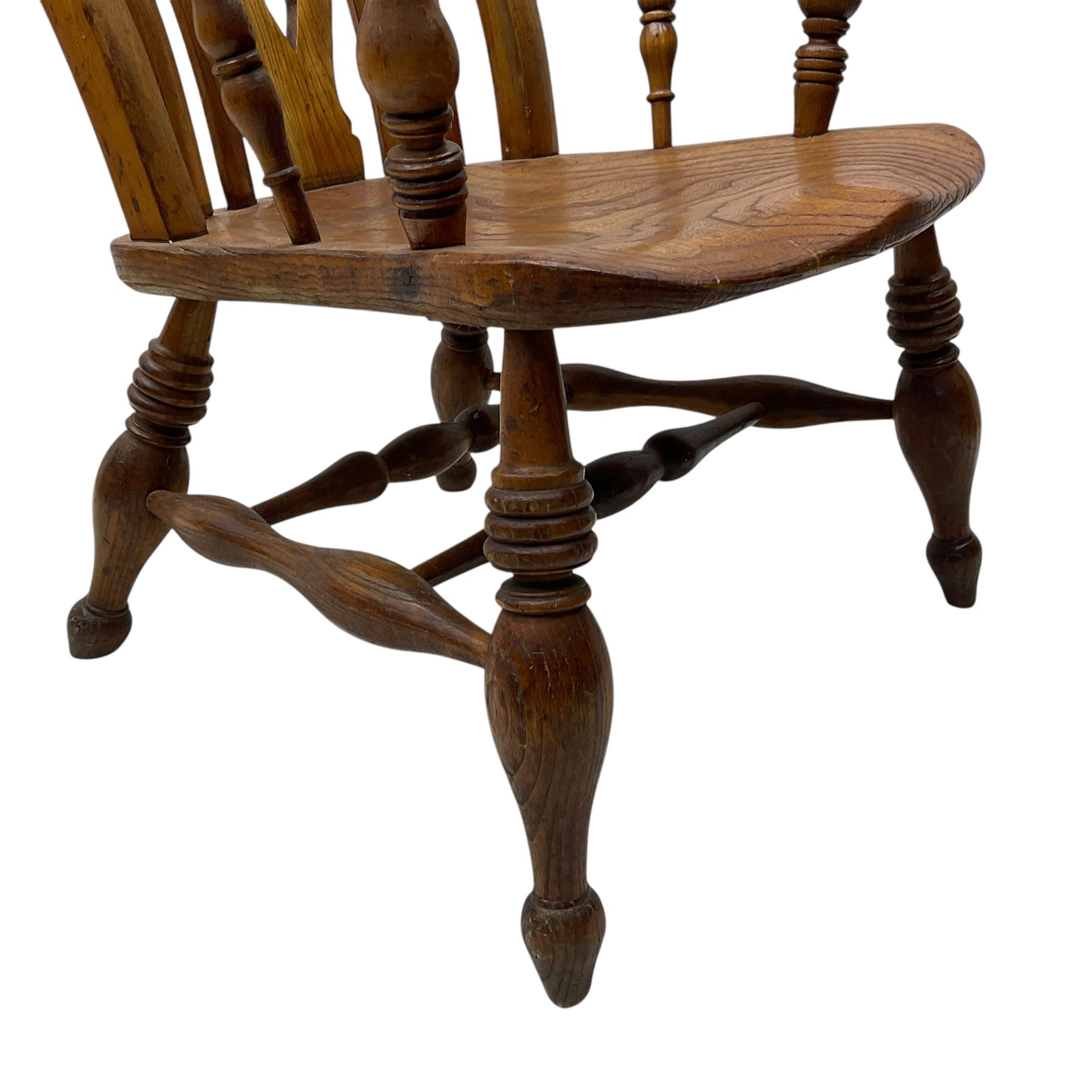 Late 19th century elm and ash comb-back Windsor chair, shaped back with pierced vase-shaped central splat and spindle supports, shaped saddle seat raised on turned supports united by H-stretcher