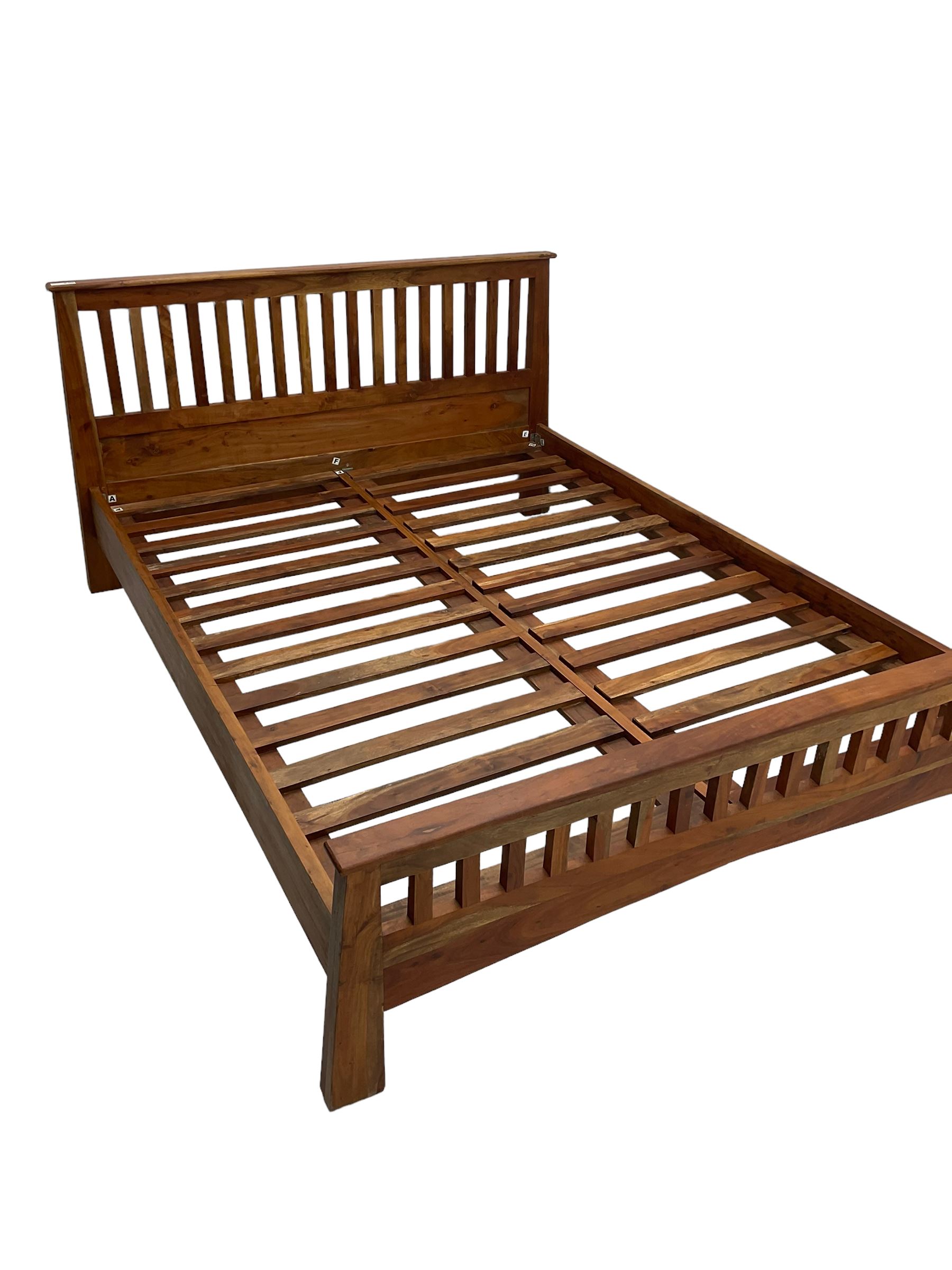 Hardwood 5' Kingsize bedstead 