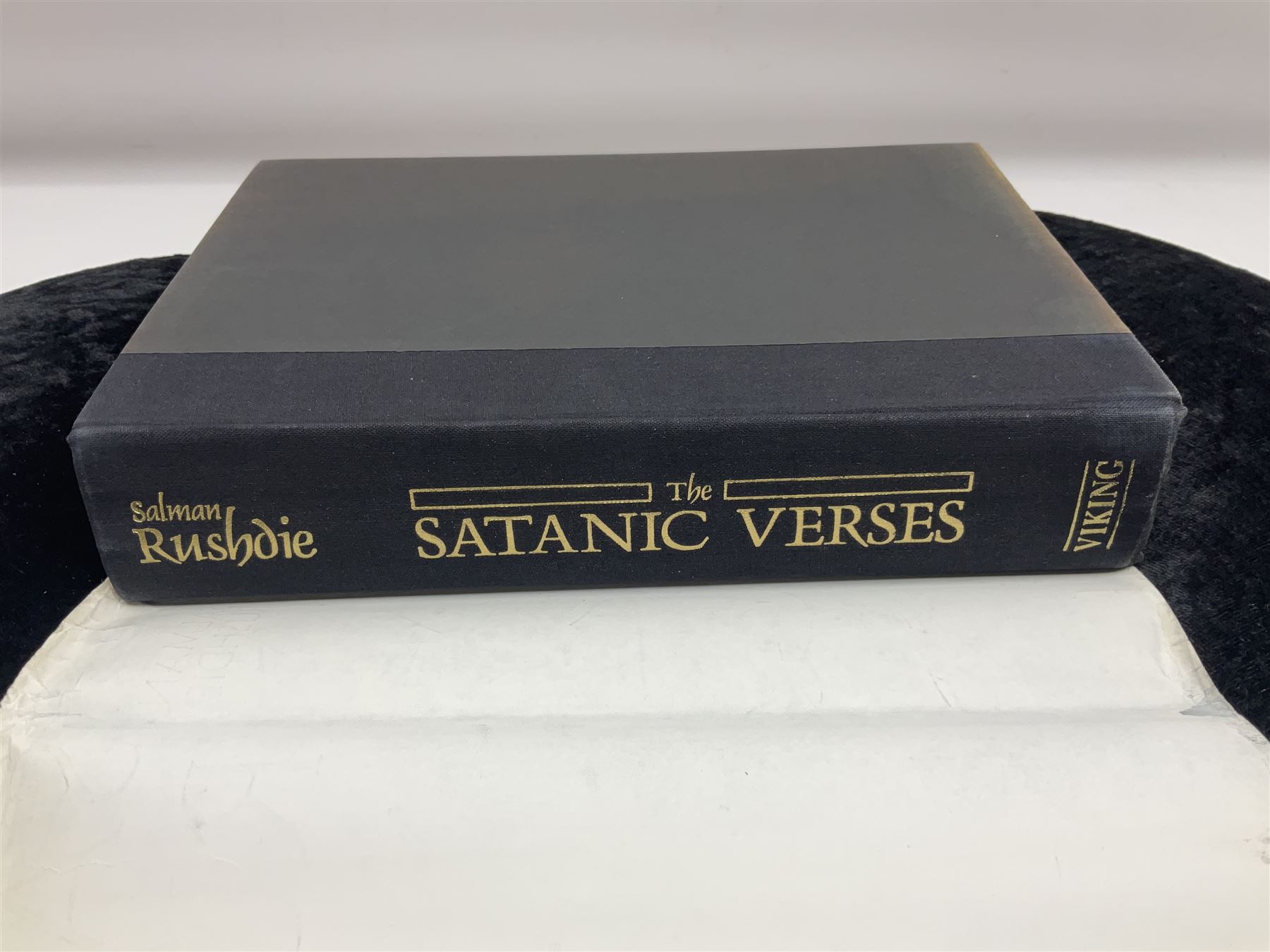 Salman Rushdie; The Satanic Verses, The penguin group 1989 