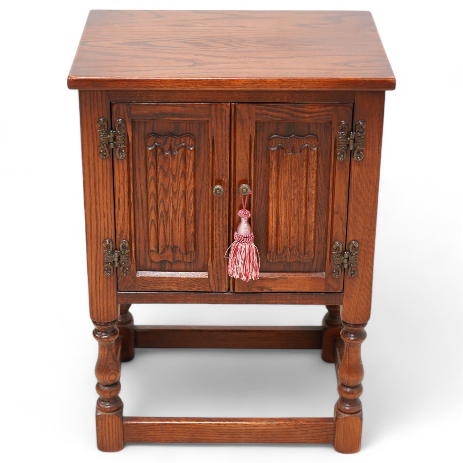 Small 20th century oak two door hutch cupboard, carved linenfold detail, turned supports joined by box stretcher