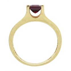 10ct gold single stone emerald cut garnet ring, stamped