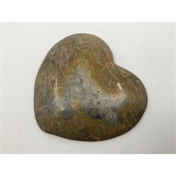 Fossilised coral dish in the form of a heart, D13cm