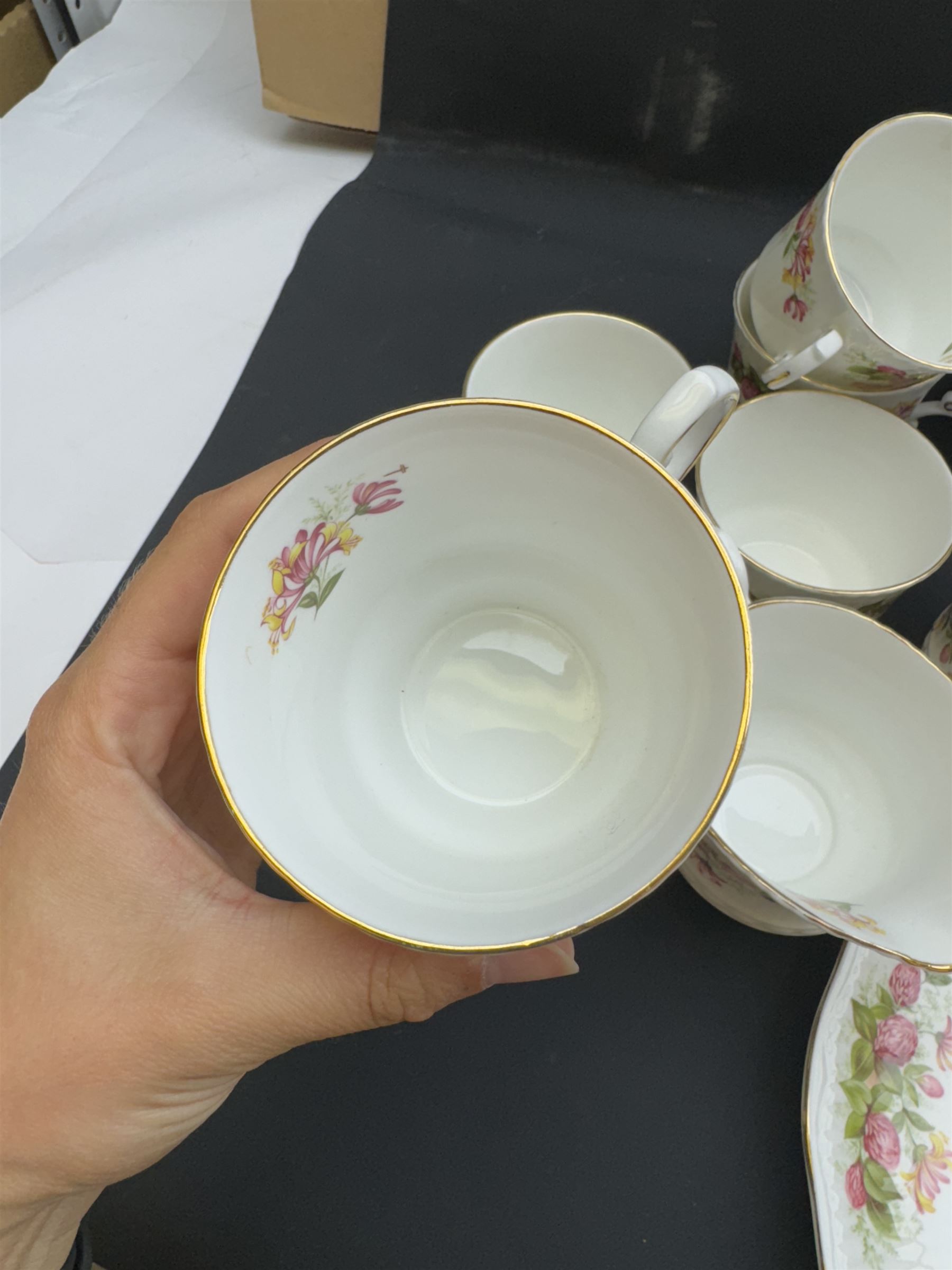 Queens, Woman & Home pattern tea service, including teapot, milk jug, seven teacups etc 