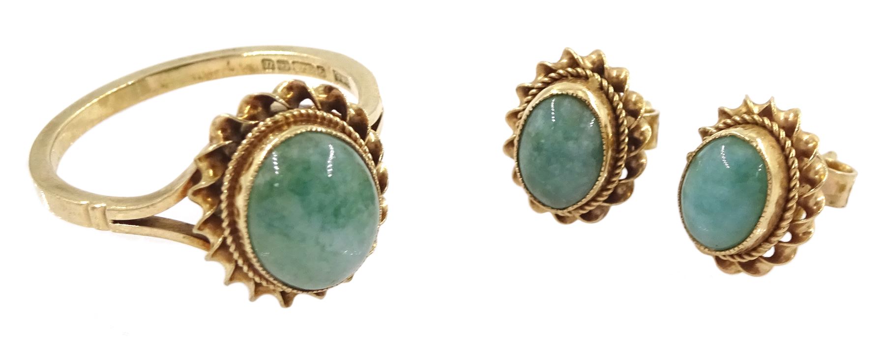 Gold single stone aventurine ring and a pair of matching stud earrings, both hallmarked 9ct