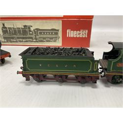 ‘00’ gauge - two kit built locomotive and tenders comprising SR Wainwright Class C 4-4-0 no.115 finished in SE&CR green; SR Wainwright Class D 4-4-0 no.31750 finished in BR black; both with Wills Finecast boxes (2) 