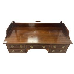 Edwardian inlaid mahogany kneehole dressing table, raised shaped oval bevelled mirror back, fitted with five drawers with banding and stringing, on square tapering supports with castors