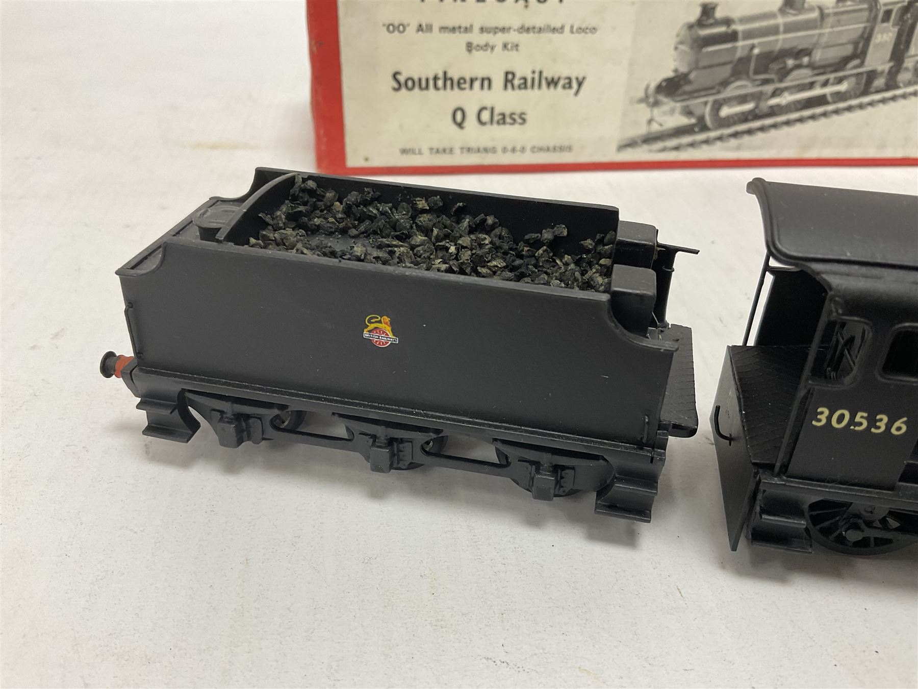 ‘00’ gauge - two kit built steam locomotive and tenders comprising SR/BR Class Q 0-6-0 no.30536 finished in BR black; SR/BR T9 Greyhounds Class 0-6-0 no.30338 finished in BR black; with Wills Finecast boxes (2) 