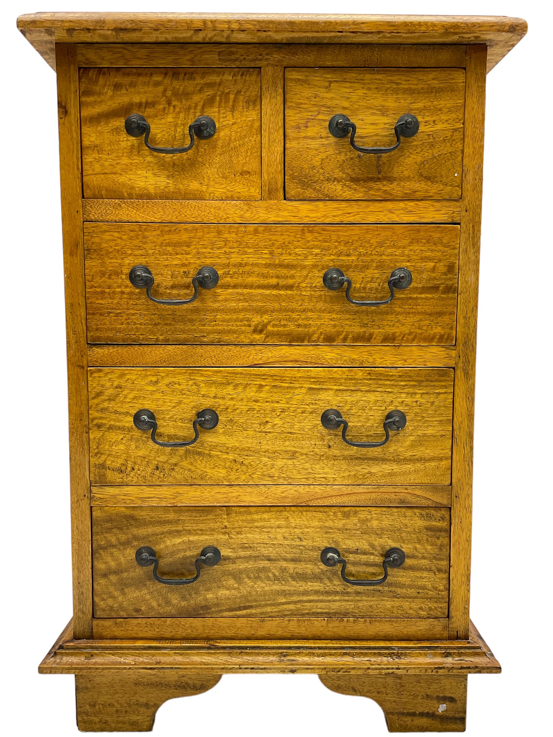 Small 20th century Georgian design chest, fitted with two square over three long drawers, lower moulded edge over bracket feet