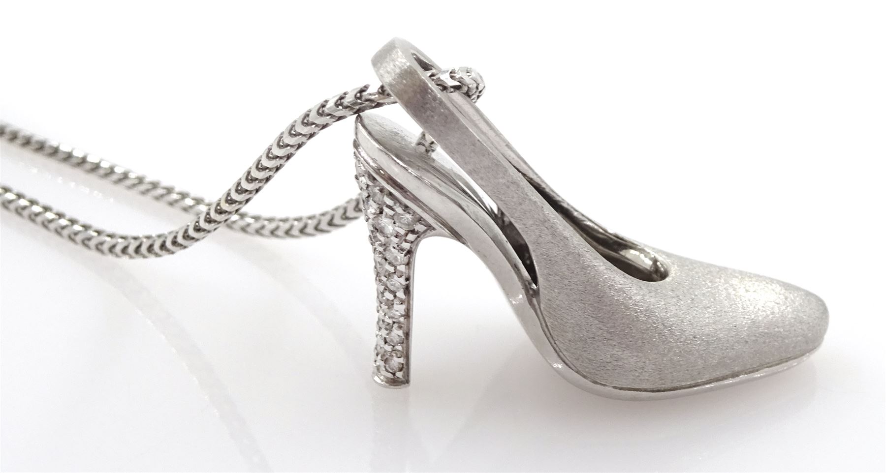 18ct white gold round brilliant cut diamond shoe pendant necklace, stamped or hallmarked