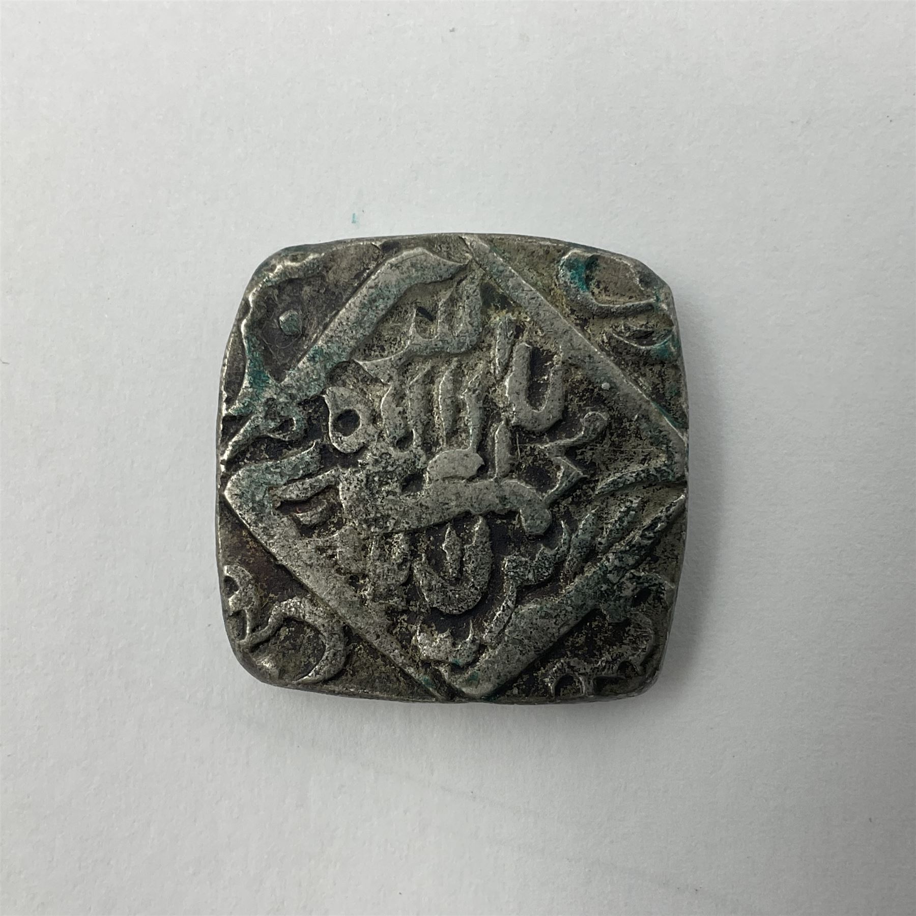 India, Mughal Empire square silver rupee-weight temple token of Akbar (1556-1605)