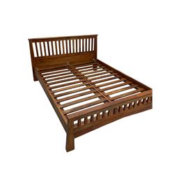 Hardwood 5' Kingsize bedstead 