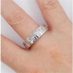 9ct white gold diamond set key design ring, Birmingham 2006 