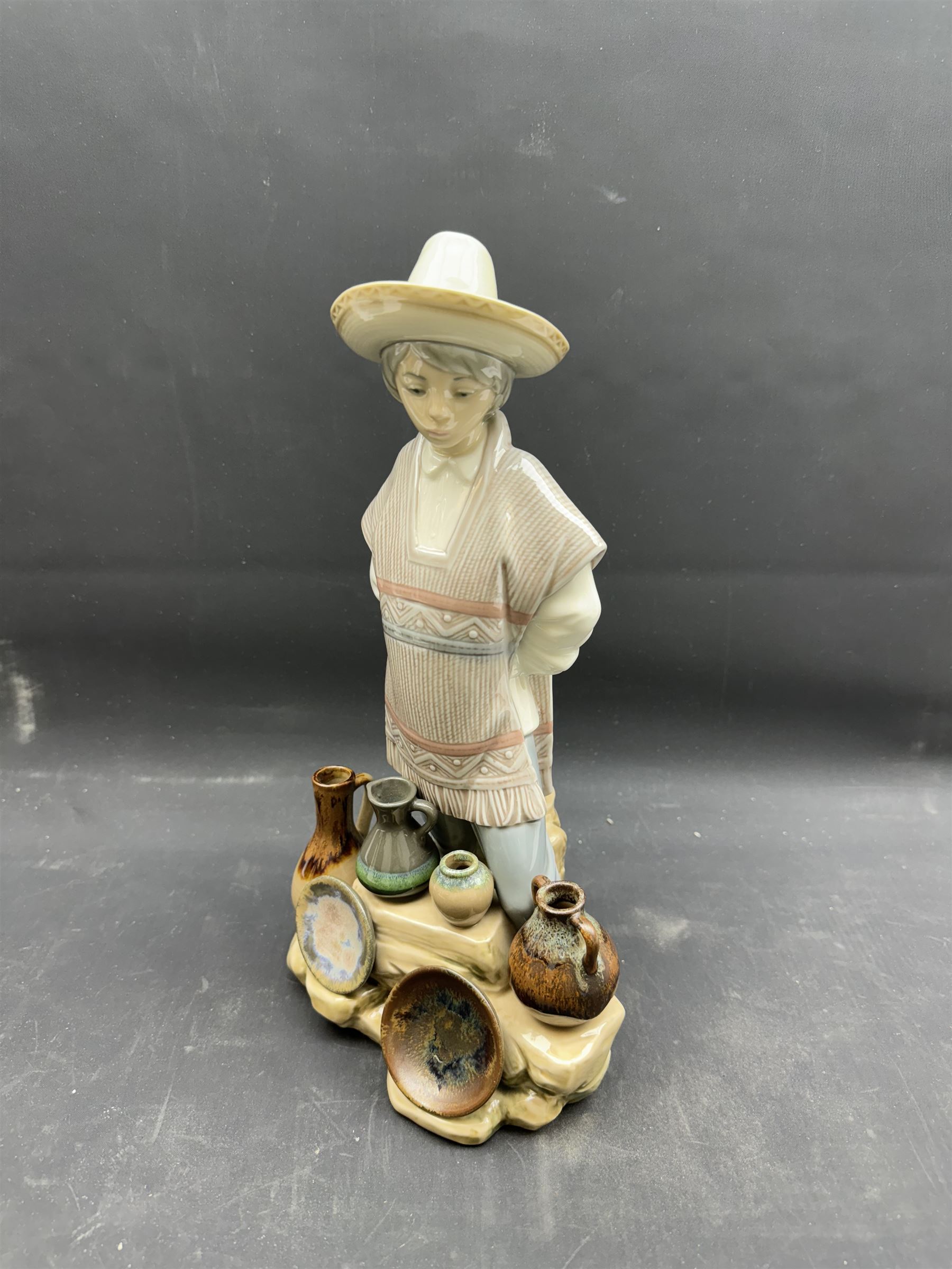 Lladro figure, Mexican pot seller no5080, H30cm