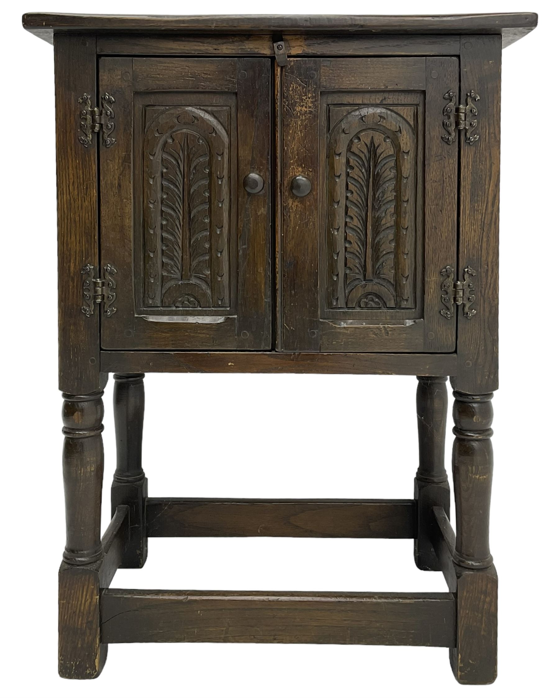 Small oak hutch cupboard, fitted with two carved doors