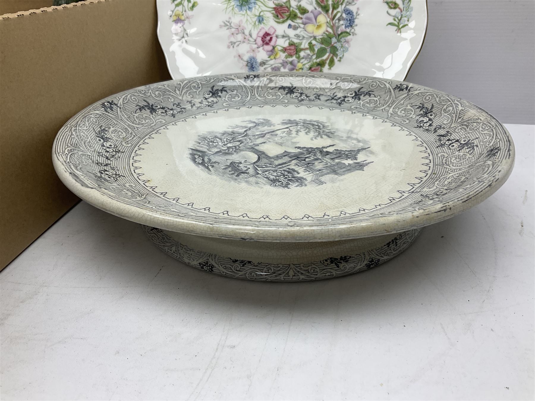 Modern Meissen leaf dish, Country Artists figure, trinket boxes including Jasperware example and a collection of other ceramics and collectables