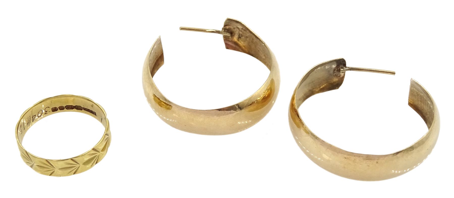 Pair of 9ct gold hoop earrings and an 18ct gold wedding band