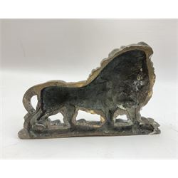 Brass door stop, modelled as a lion, H15cm