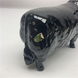 Beswick Aberdeen Angus family group, comprising bull 1562, cow 1563 and calf 1827A