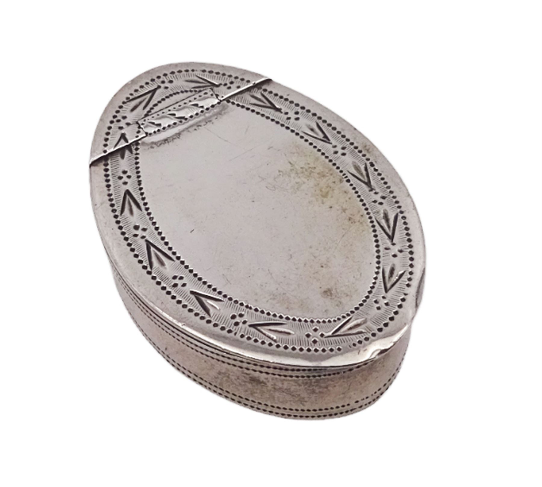 George III silver pill box, of oval form, the hinged cover decorated with a bright cut border, hallmarked John Thornton, Birmingham 1799, W3.7cm