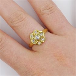 18ct gold round brilliant cut diamond flower head cluster ring, stamped, total diamond weight 0.25 carat