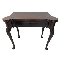 Late 18th century Irish mahogany tea table, rectangular form with projecting stepped rounded corners, fold-over action top over single frieze drawer within cock-beaded surround, on shell and bellflower carved cabriole supports, single gate-leg action base 