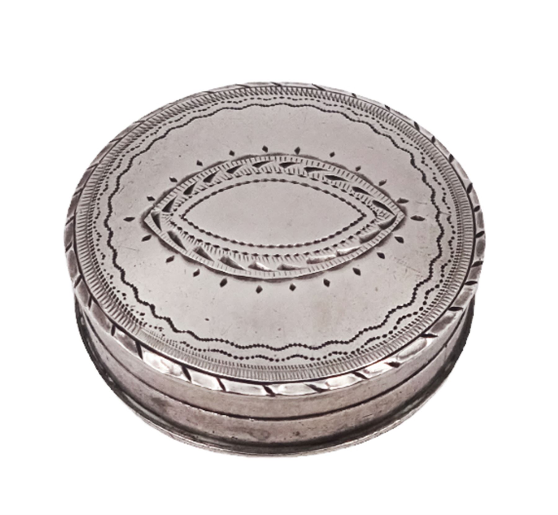 George III silver patch box, engraved with navette shaped cartouche, hallmarked Samuel Pemberton, Birmingham 1791, D2.3cm