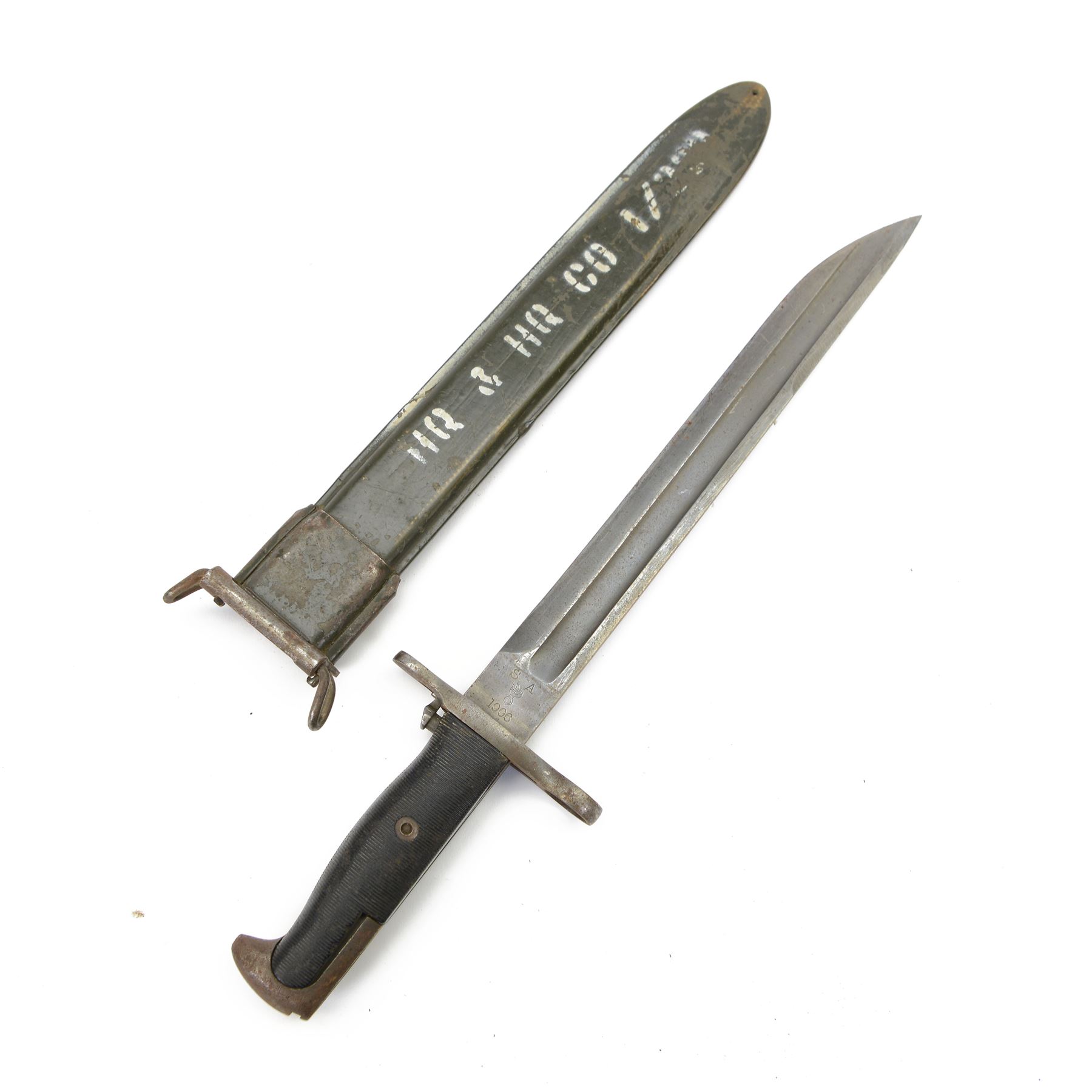 American 1906 pattern sword bayonet, the blade marked SA 1906 and US 85798, scabbard, blade L25cm