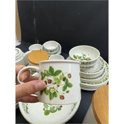 Portmeirion Summer Strawberry pattern tea and dinner service, including teapot, five dinner plates, covered sucrier etc  