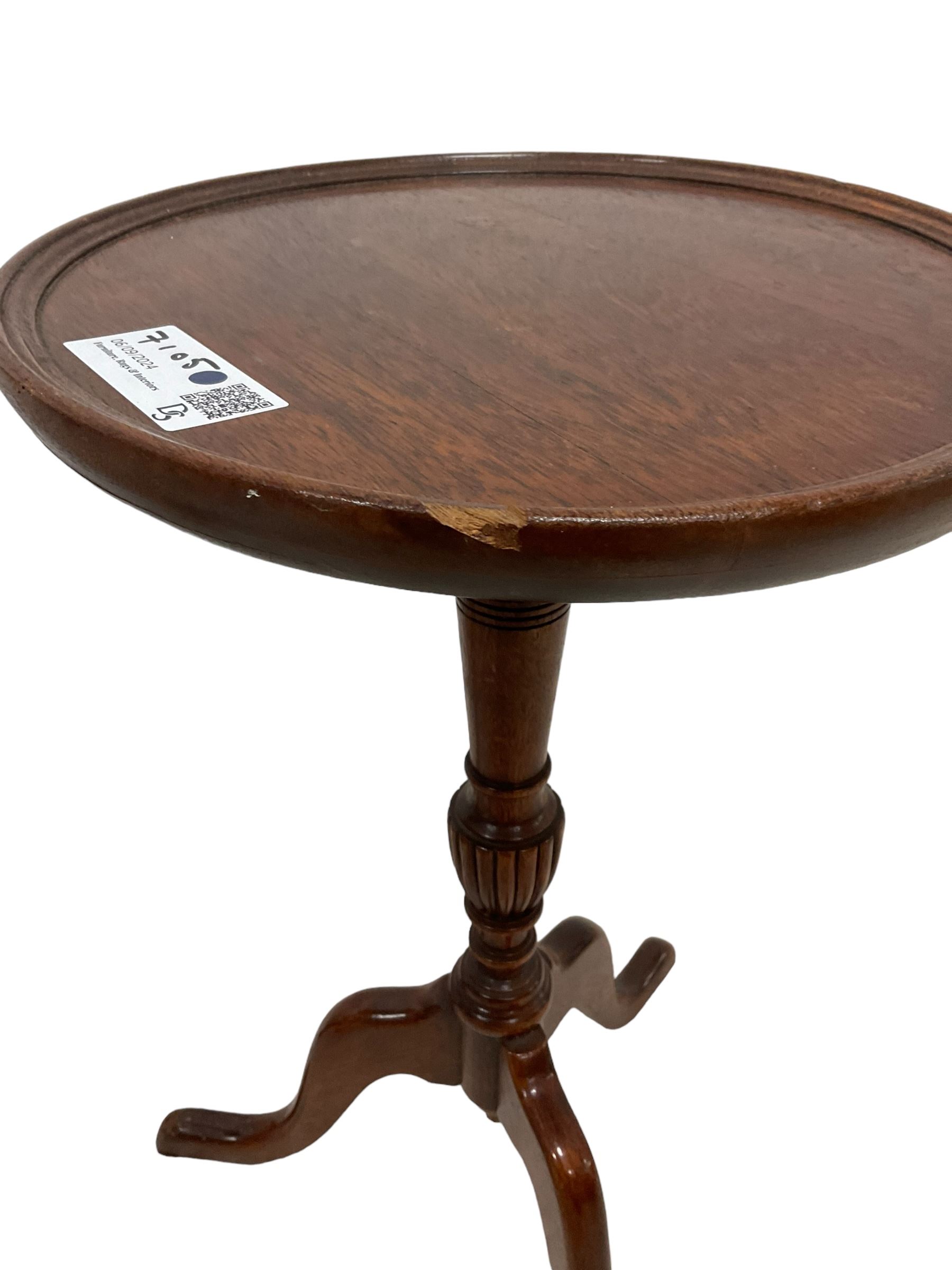 Early 20th century Georgian design mahogany side table, rectangular top with gadroon carved edge, on square supports with inner chamfer, decorated with beading, fretwork corner brackets (69cm x 45cm, H70cm); together with a pair of Georgian design mahogany wine tables (D31cm, H52cm)