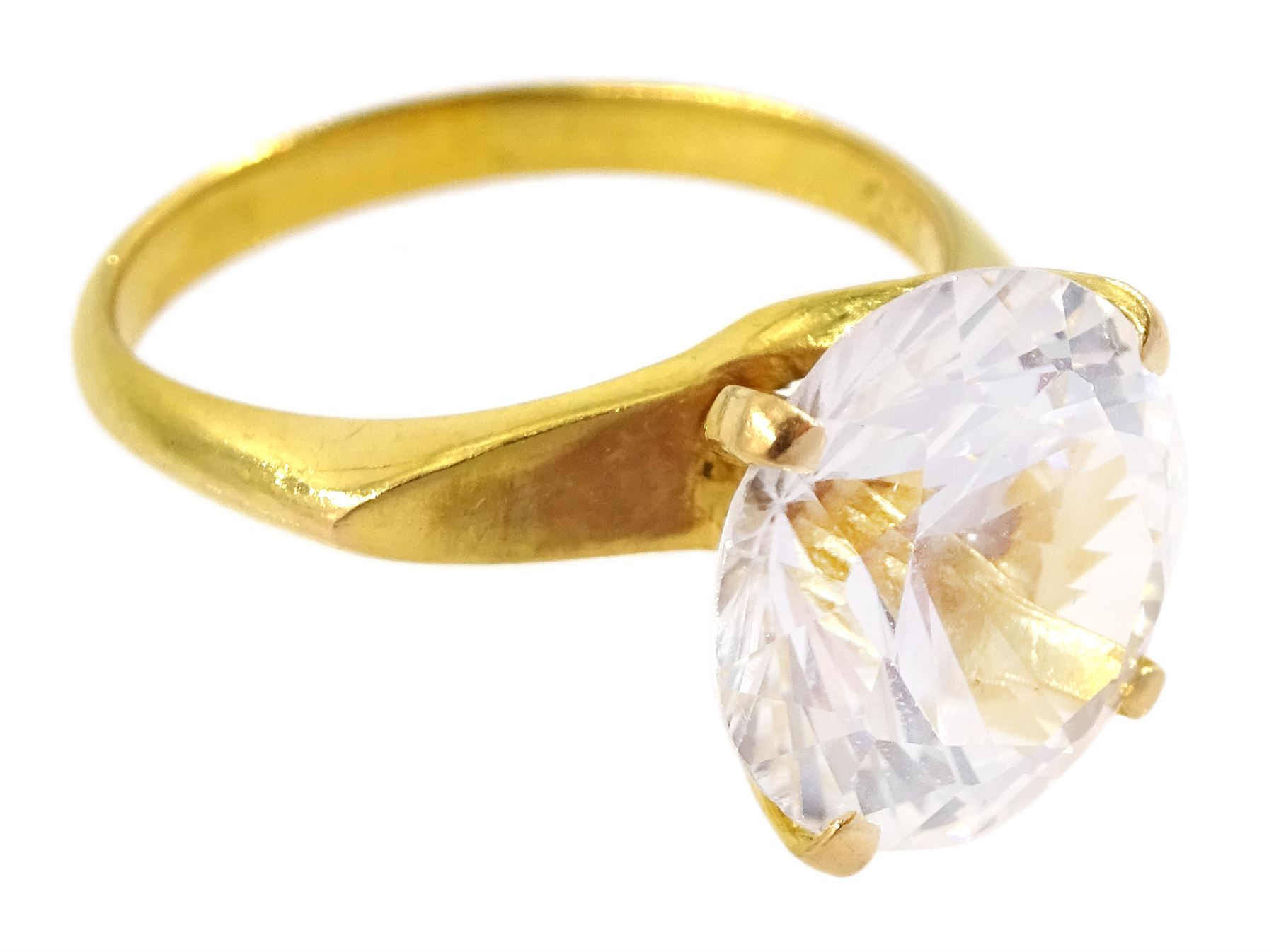 22ct gold round clear stone set ring