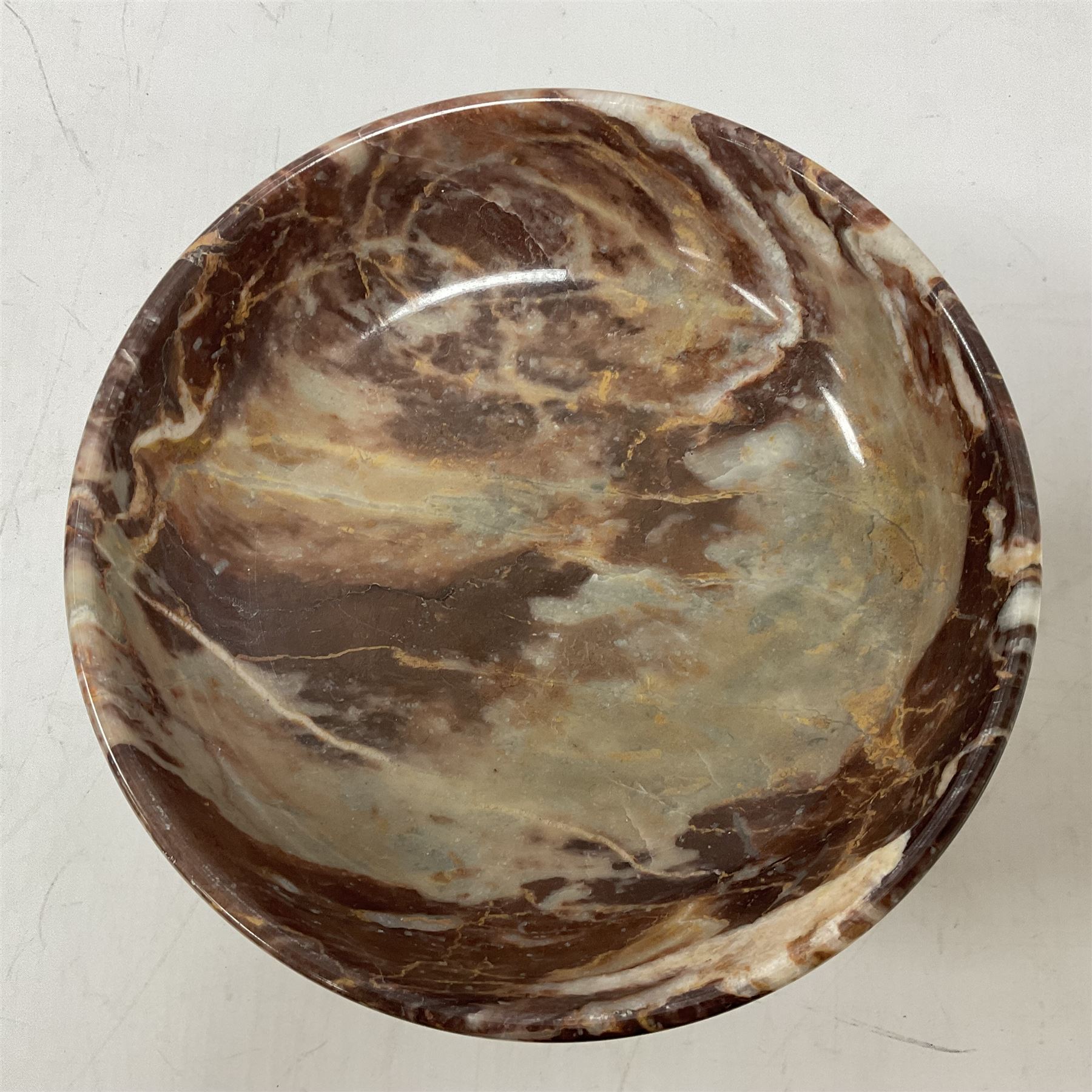 Pink veined marble bowl, of circular form, upon a spreading circular foot, D22cm, H12cm