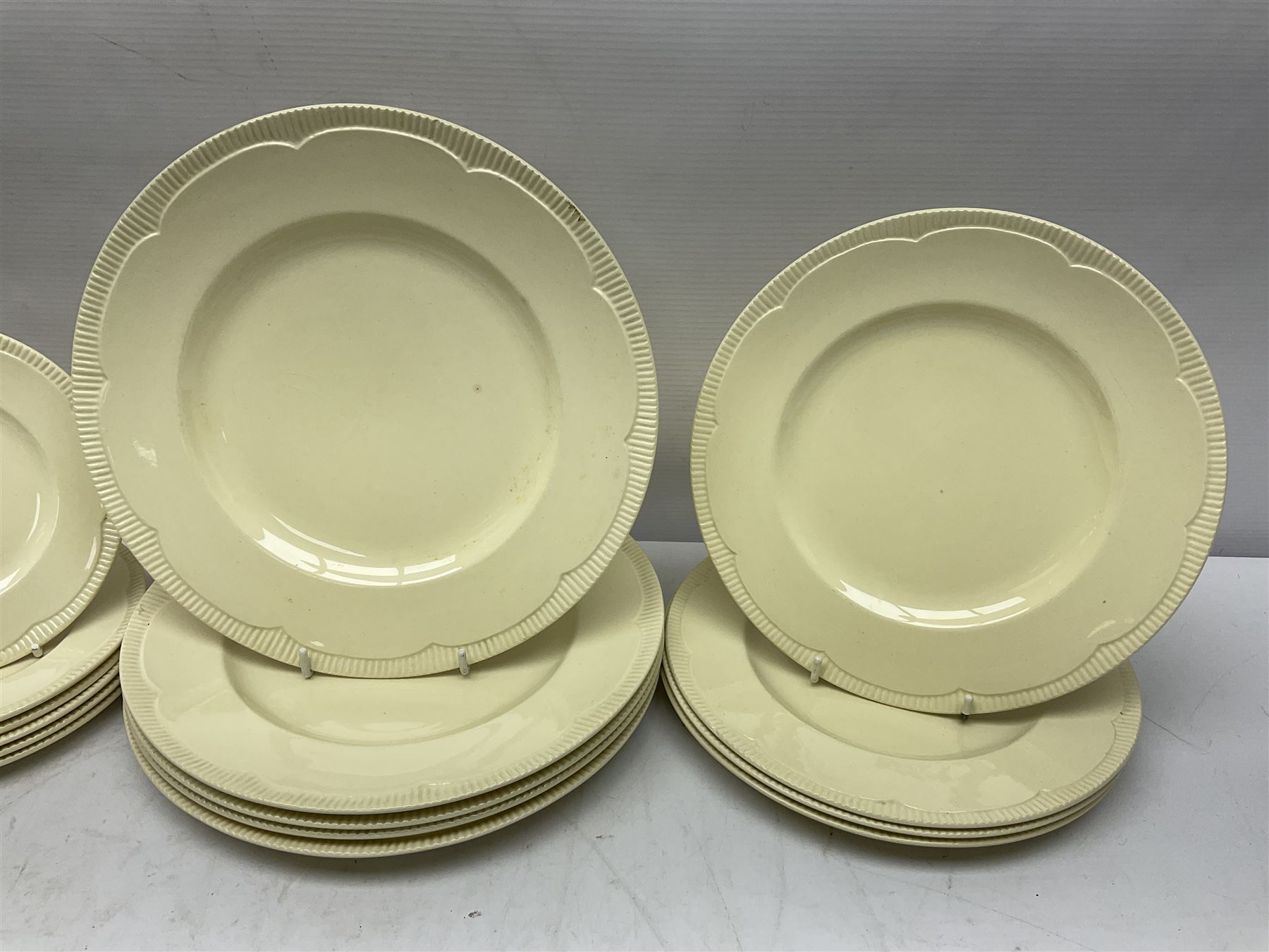 Clarice Cliff for Newport Pottery dinner wares, reg no. 840076, comprising two tureens, one with cover, dinner plates, dessert plates and side plates