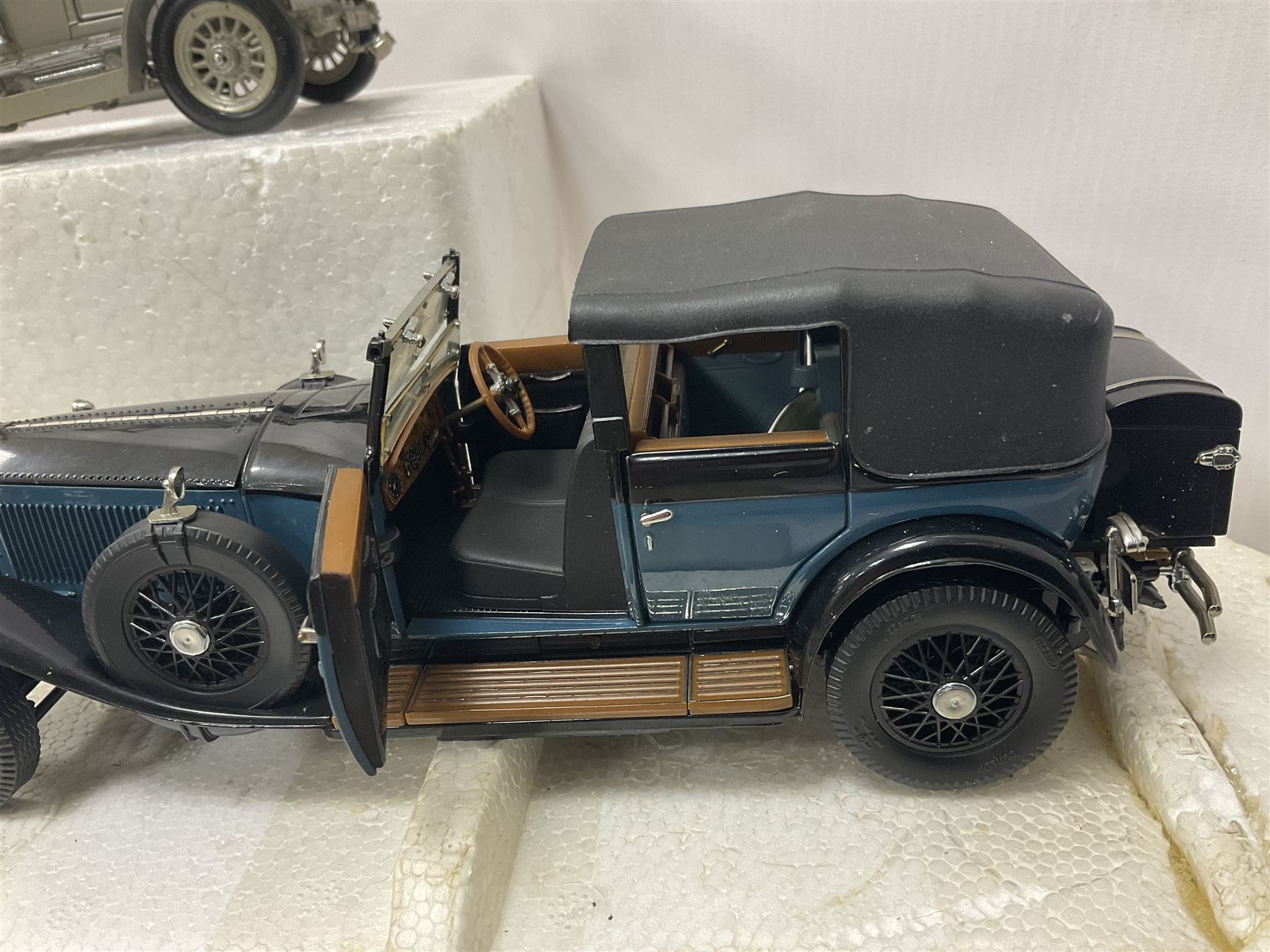 Franklin Mint - six 1:24 scale die-cast Rolls-Royce models comprising 1907 Rolls-Royce ‘The Silver Ghost’, boxed with original packaging and paperwork, 1929 Rolls-Royce ‘Phantom I’ with original packing, 1914 Rolls-Royce, 1911 Rolls-Royce, 1955 Rolls-Royce ‘Silver Cloud 1’, and 1992 Rolls-Royce Corniche IV 