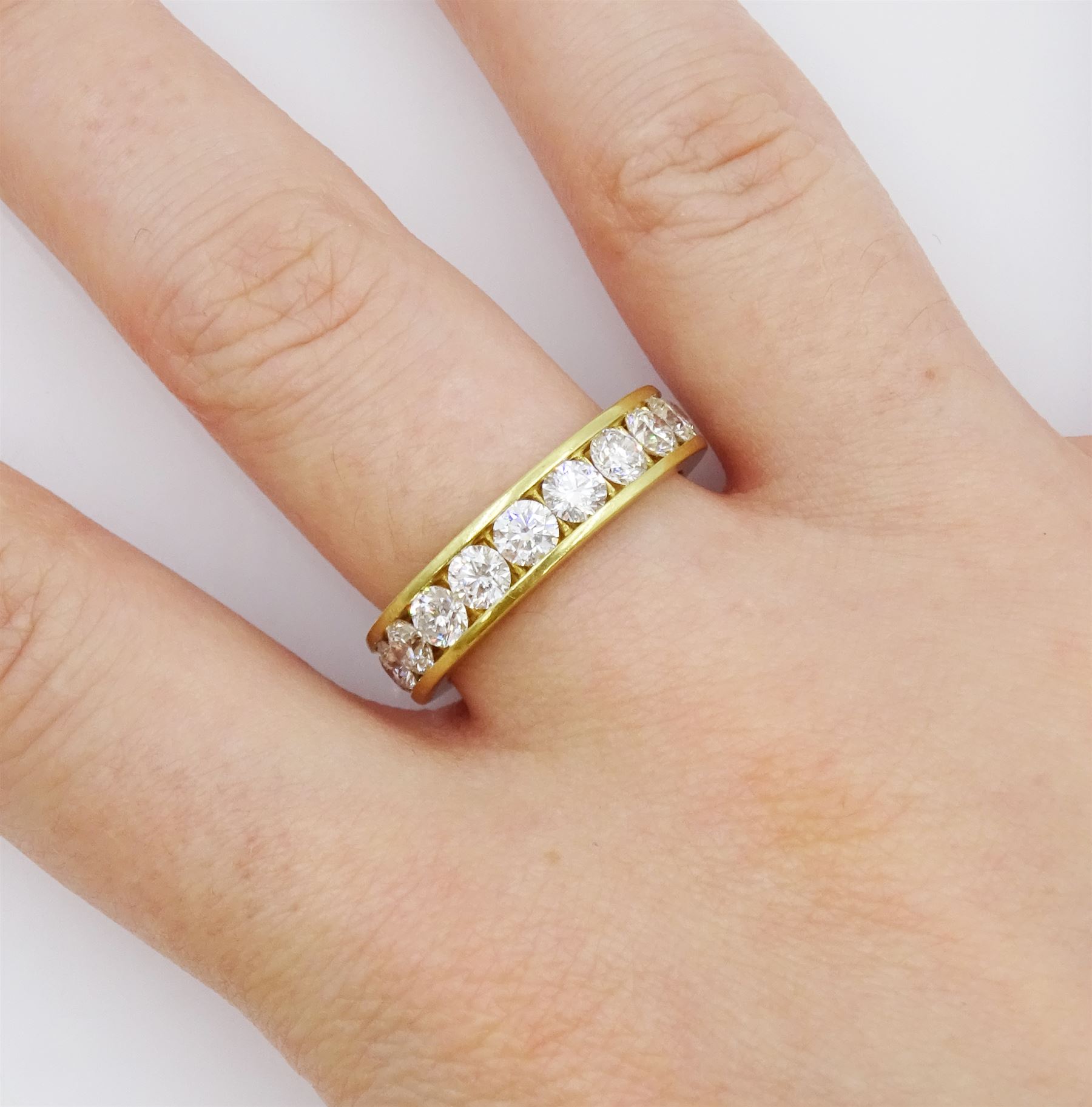 18ct gold round brilliant cut diamond full eternity ring, total diamond weight approx 3.15 carat