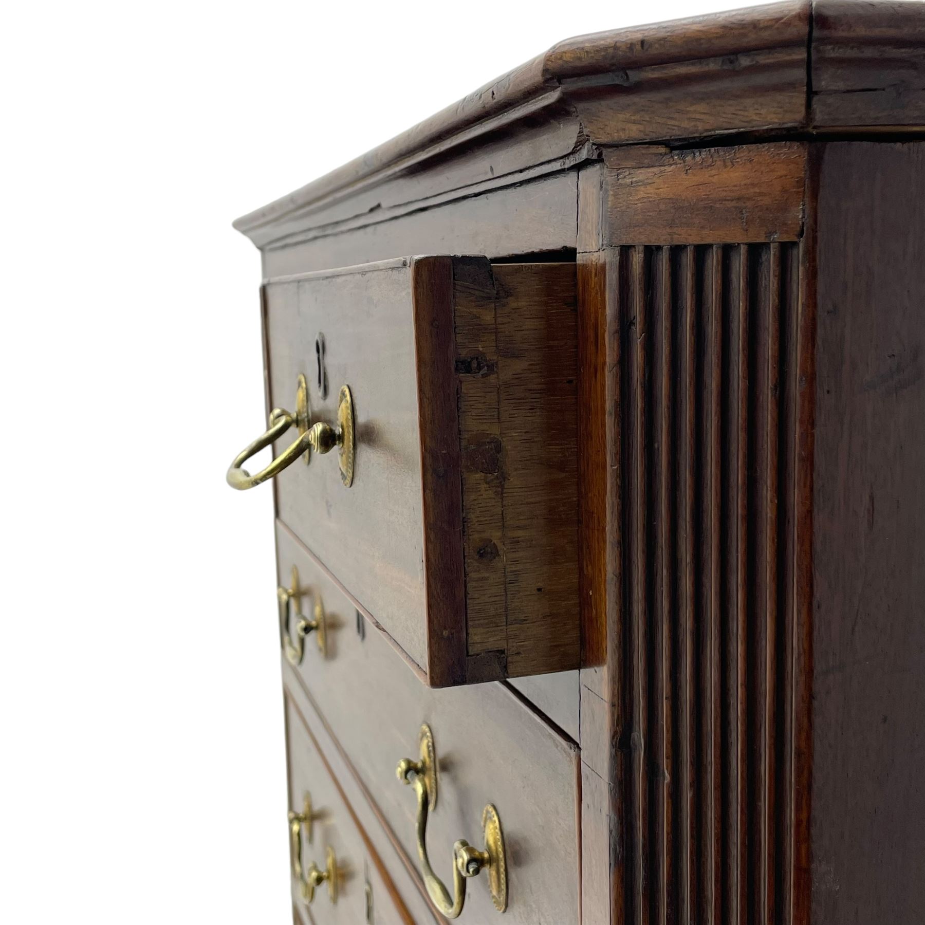 Small George III mahogany chest, rectangular canted form, moulded top over two short and three long cock-beaded drawers, fitted with brass swan neck handles and oval plates, enclosed by fluted upright corners, on bracket feet 