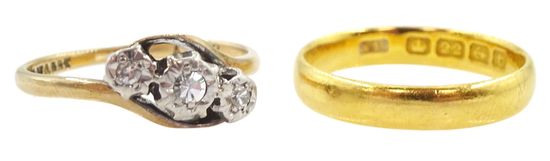 Early 20th century 22ct gold wedding band, Birmingham 1918 and a gold three stone single cut diamond ring, stamped Plat & 9ct