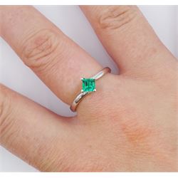 18ct white gold single stone square cut emerald ring, stamped 750, emerald approx 0.30 carat