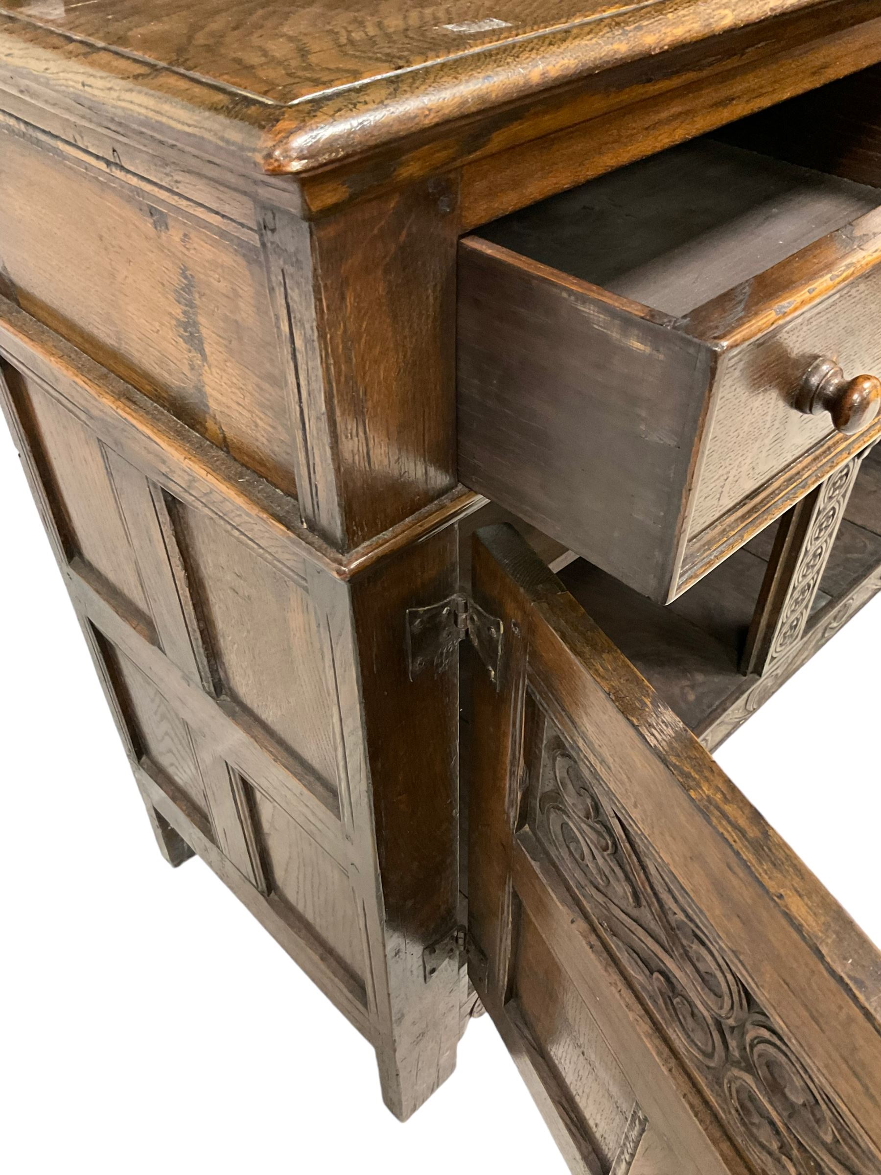 Georgian design oak dresser, two-tier plate rack with shaped aprons, the base fitted with two fielded moulded drawers, over two panelled cupboards carved with scrolling acanthus leaves, with guilloche carved central upright, on stile feet