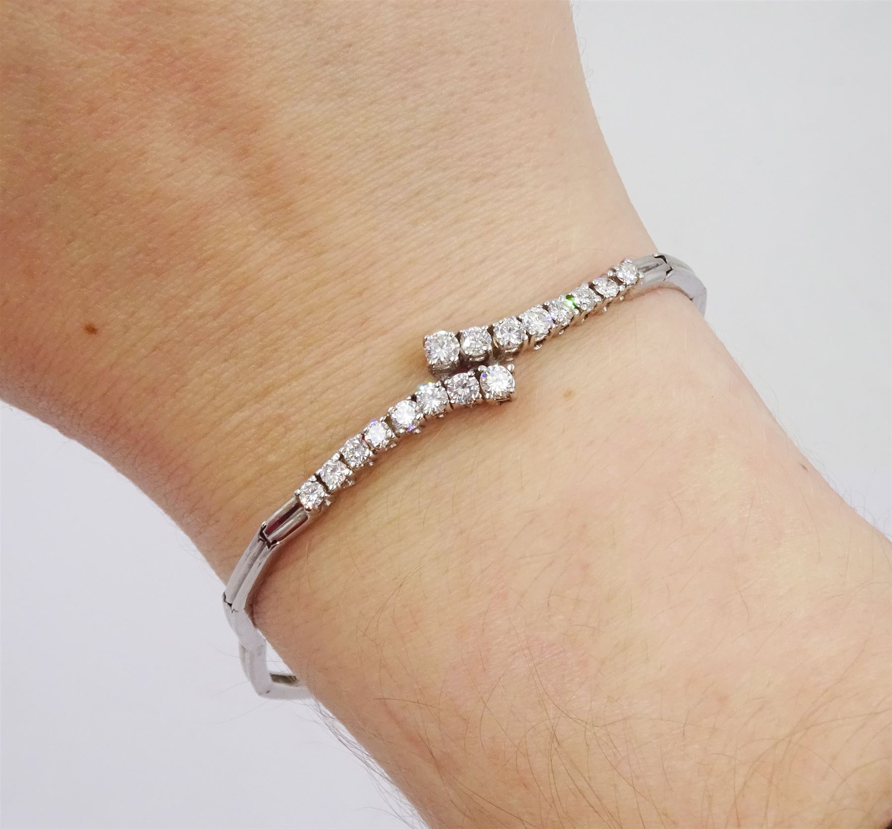 18ct white gold round brilliant cut diamond crossover bracelet, stamped 750, total diamond weight approx 0.80 carat