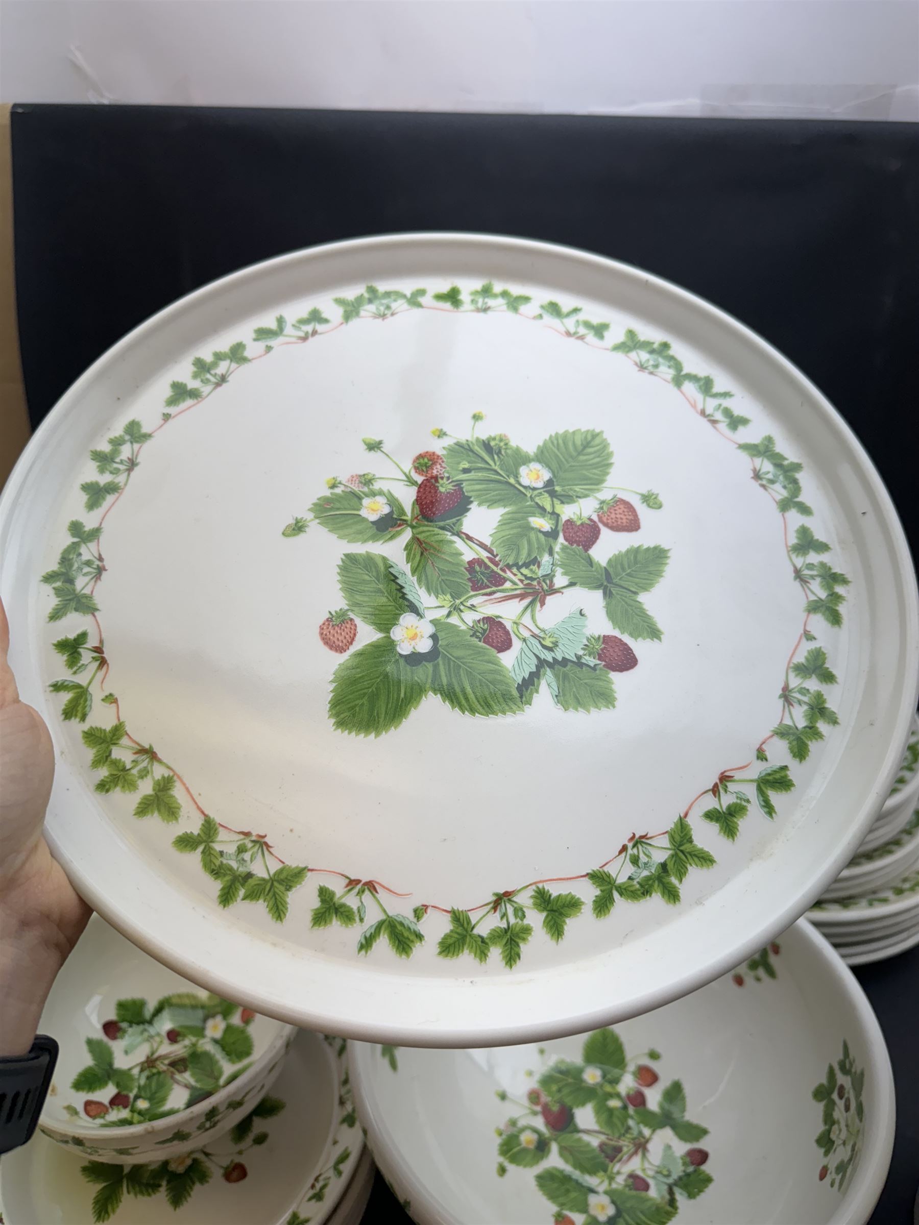 Portmeirion Summer Strawberry pattern tea and dinner service, including teapot, five dinner plates, covered sucrier etc  