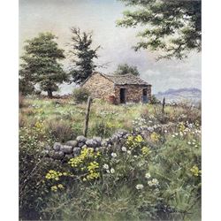  William R Makinson (British 20th Century): Stone Barn, oil on canvas signed 30cm x 24cm 