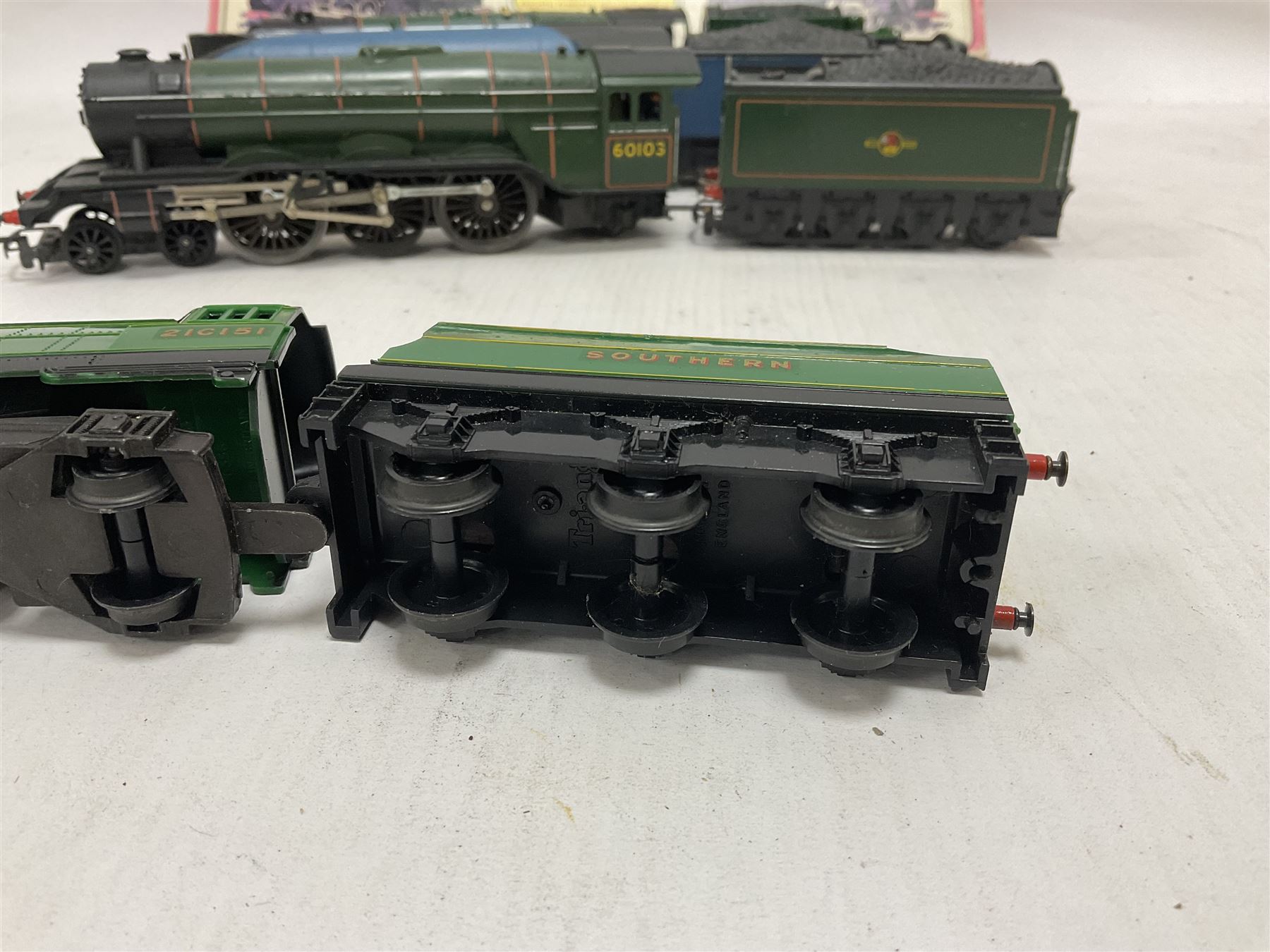 Hornby/Tri-Ang ‘00’ gauge - four locomotives and tenders comprising boxed Class 7P6F 4-6-2 ‘Oliver Cromwell’ no.70013 in BR green; Class A4 4-6-2 ‘Nigel Gresley’ no.7 in LNER blue; Battle of Britain Class 4-6-2 ‘Winston Churchill’ no.21C151 in SR green; Class A3 Gresley 4-6-2 no.60103 in BR green (4) 