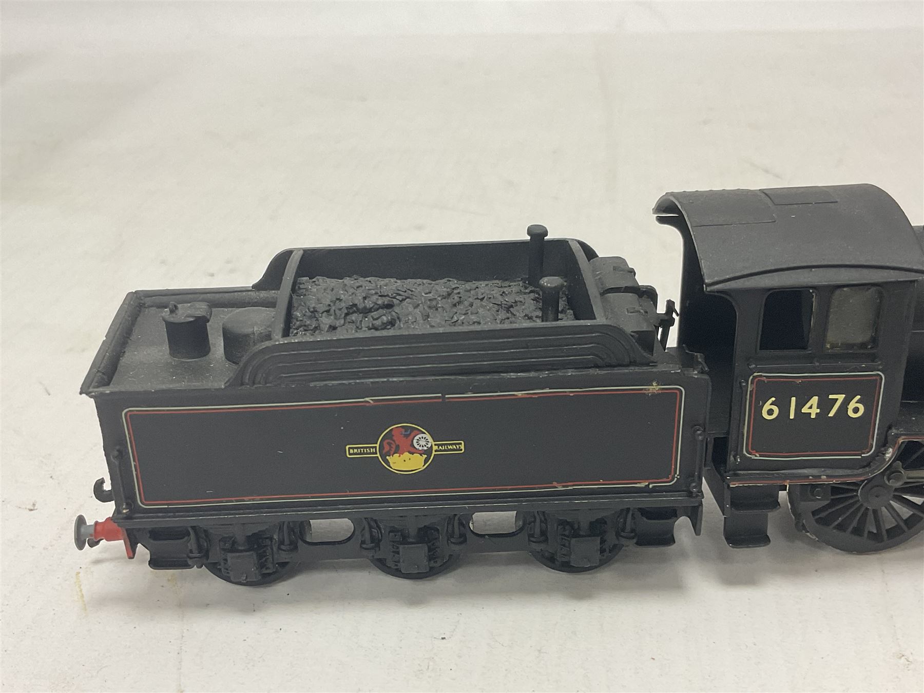 ‘00’ gauge - kit built NER.LNER.BRB16 4-6-0 steam locomotive and tender no.1415 finished in LNER black with DJH Models box; together with a further kit built B16 Class 4-6-0 steam locomotive and tender no.61476 finished in BR black (2) 