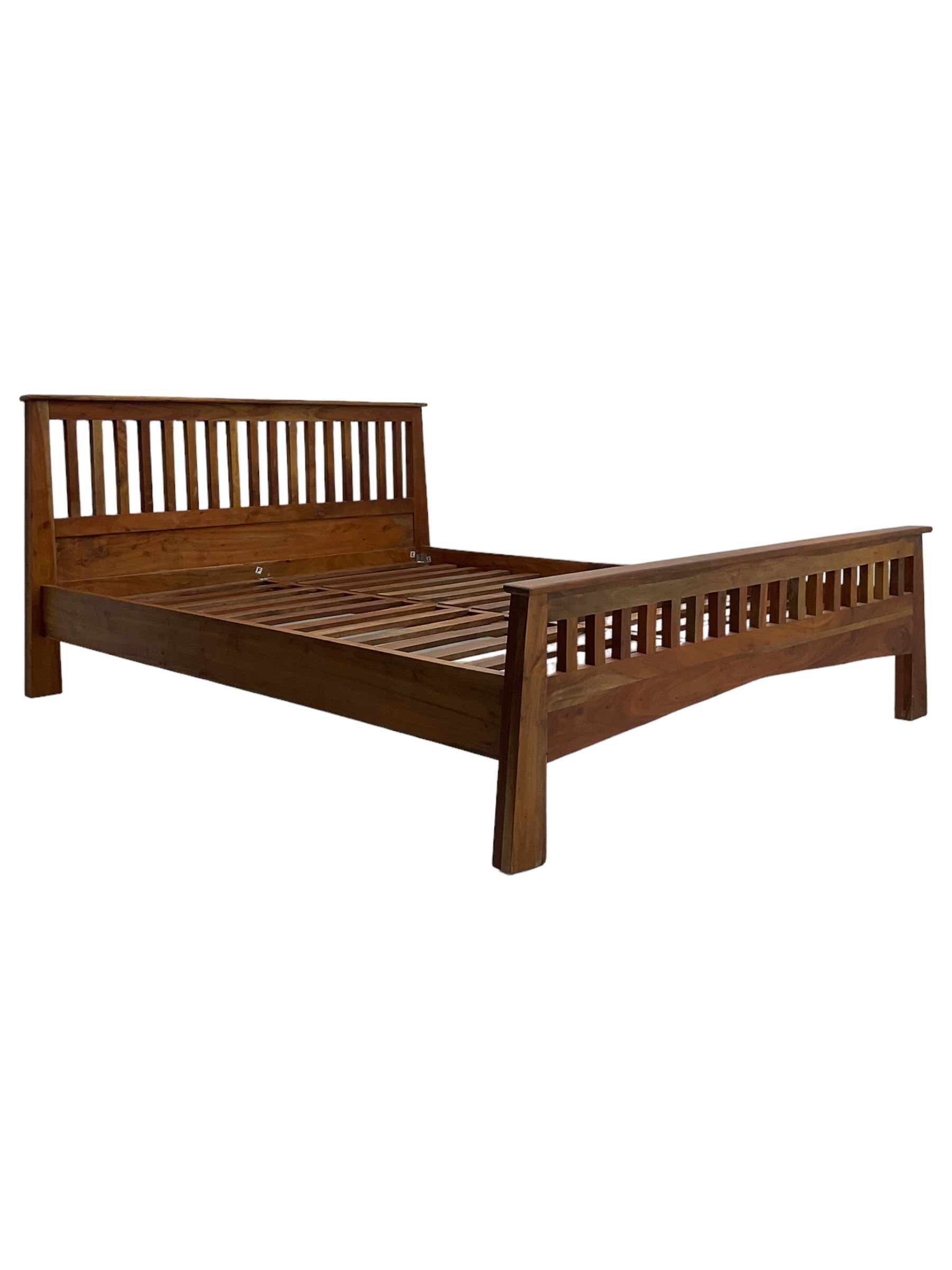 Hardwood 5' Kingsize bedstead 