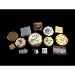 Collection of compact mirrors, trinket boxes and pill boxes, including Stratton example