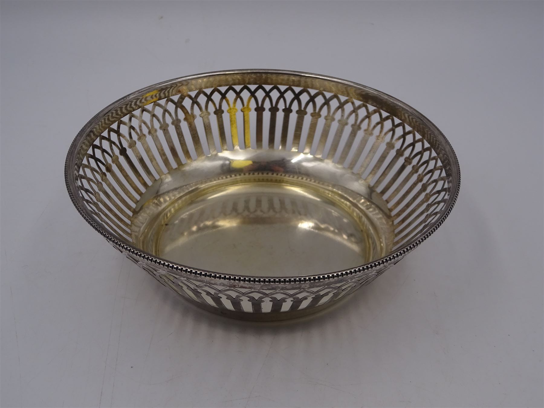 Continental silver bread bowl, the circular bowl with pierced sides and beaded rim, stamped W 800, D18cm, H6cm